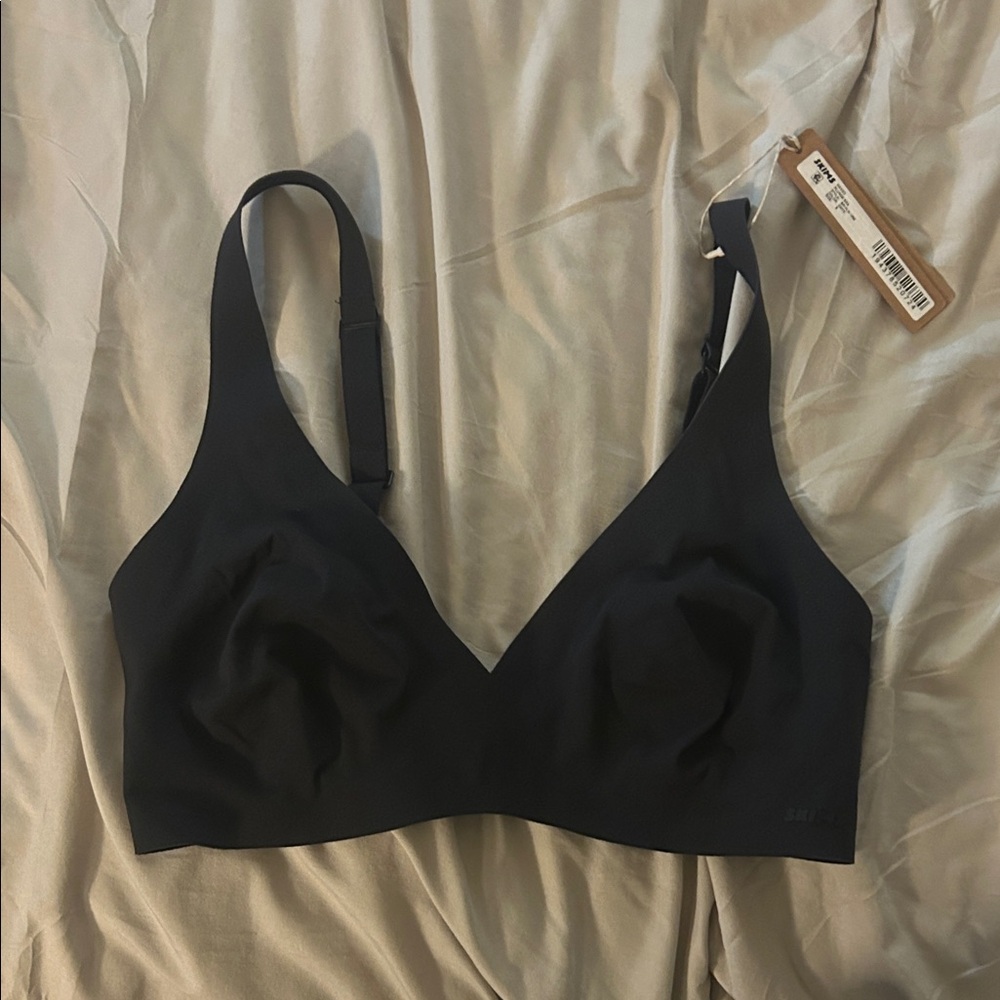 SKIMS Seamless Naked Plunge Black Bra NWT